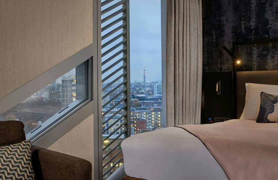 Montcalm East, Autograph Collection-1