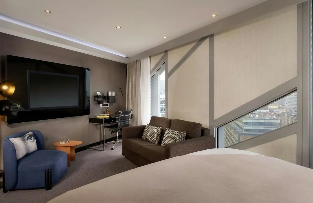 Montcalm East, Autograph Collection-1